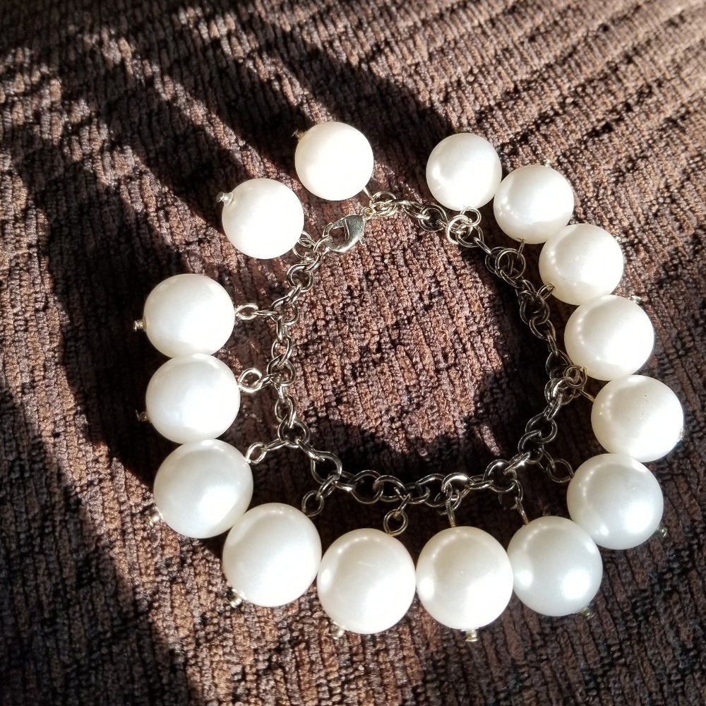 🌷Vintage Large Faux Pearl Bracelet